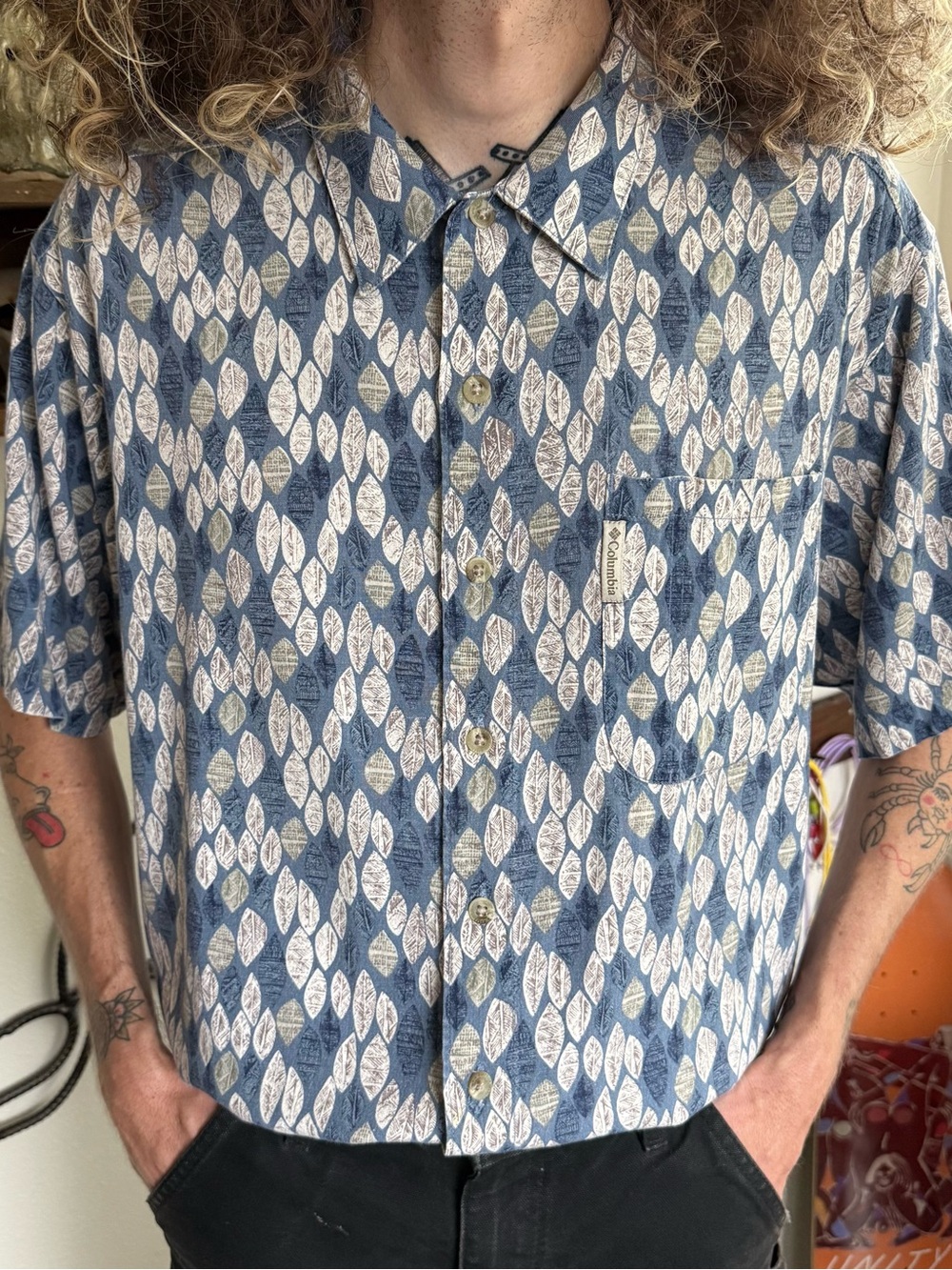 Vintage 90s 2000s Columbia Abstract Leaves S/S Button Down Shirt ~ Size Medium